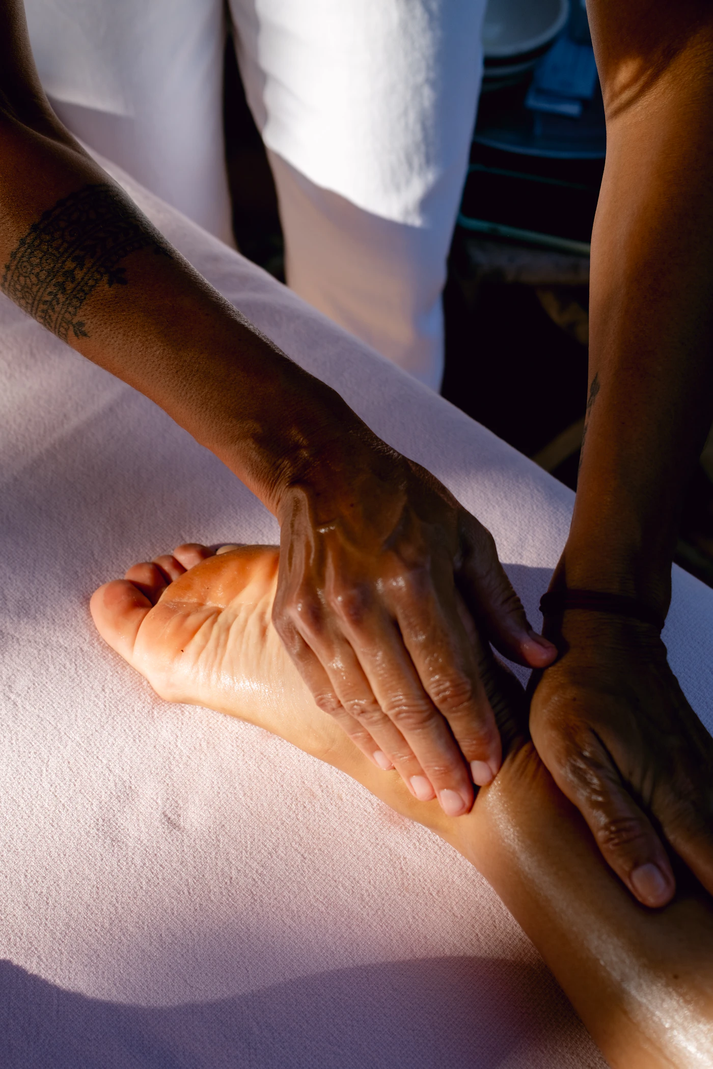 Fußreflexmassage mit warmem Öl